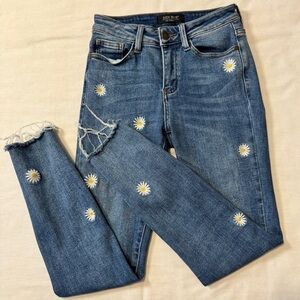 Judy Blue 1 / 25 Skinny Fit Daisy Embroidered JEANS Mid Rise Raw Hem ~ Boho Y2K